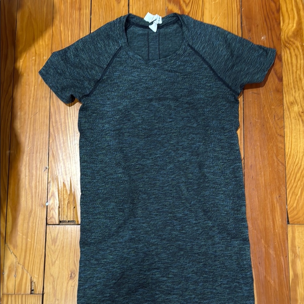 lululemon athletica Dark Heather Gray Short Sleeve Tee
